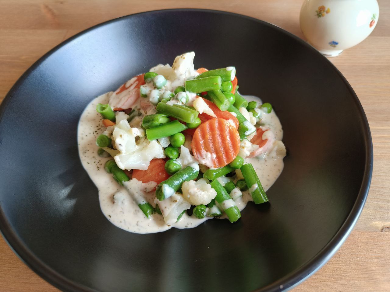 Овощи с кунжутным соусом